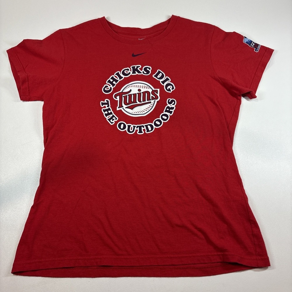 Nike T Shirt Women Large Minnesota Twins Target Field CHICKS DIG THE OUTDOORS